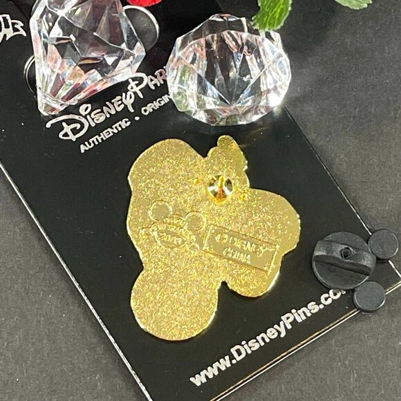 Disney Dumbo Clown Trading Pin Circus Ball Elephant Lapel Pin Badge Brooch Pin - Picture 3 of 5